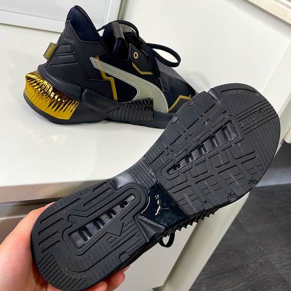 Black Puma shoes in ladies size 6! - Picture 4 of 4